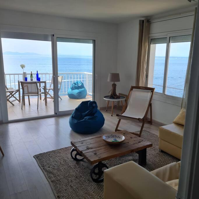 Ferienwohnung Les Pieds Dans L'Eau, La Tete Dans Les Nuages, Roses Exterior foto